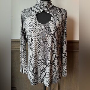 Ariella Black & White Snake-Print Mock Neck Top with Front Cutout medium Euc